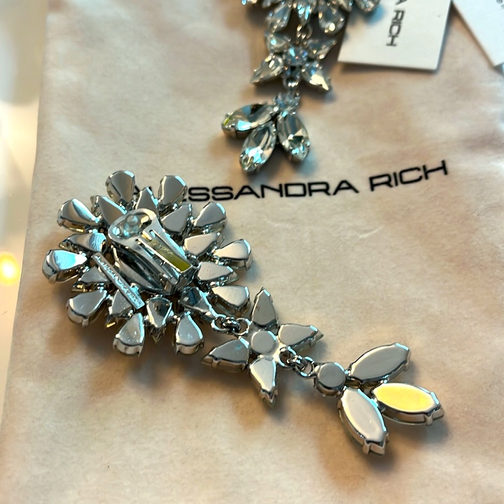 38. 🩷🩷RARE ALESSANDRA RICH CLEAR CRYSTALS PLATINUM PLATED EARRINGS CLIP - Picture 4 of 4